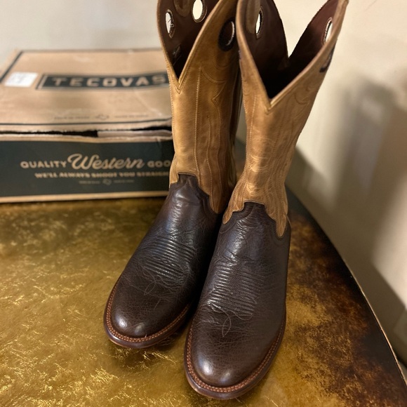 Size 10.5D never worn. Perfect condition. Great with jeans and suits. Grab them! - Picture 9 of 9